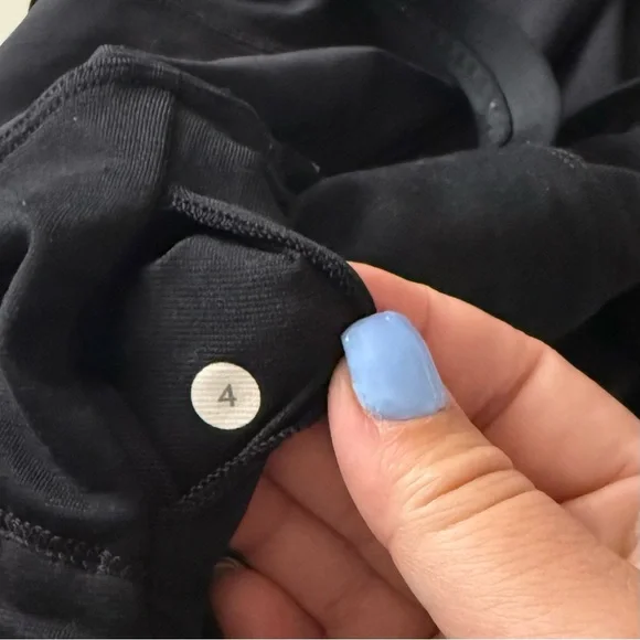 Lululemon Running In The City Tank Color Black Size 4 - Picture 5 of 6